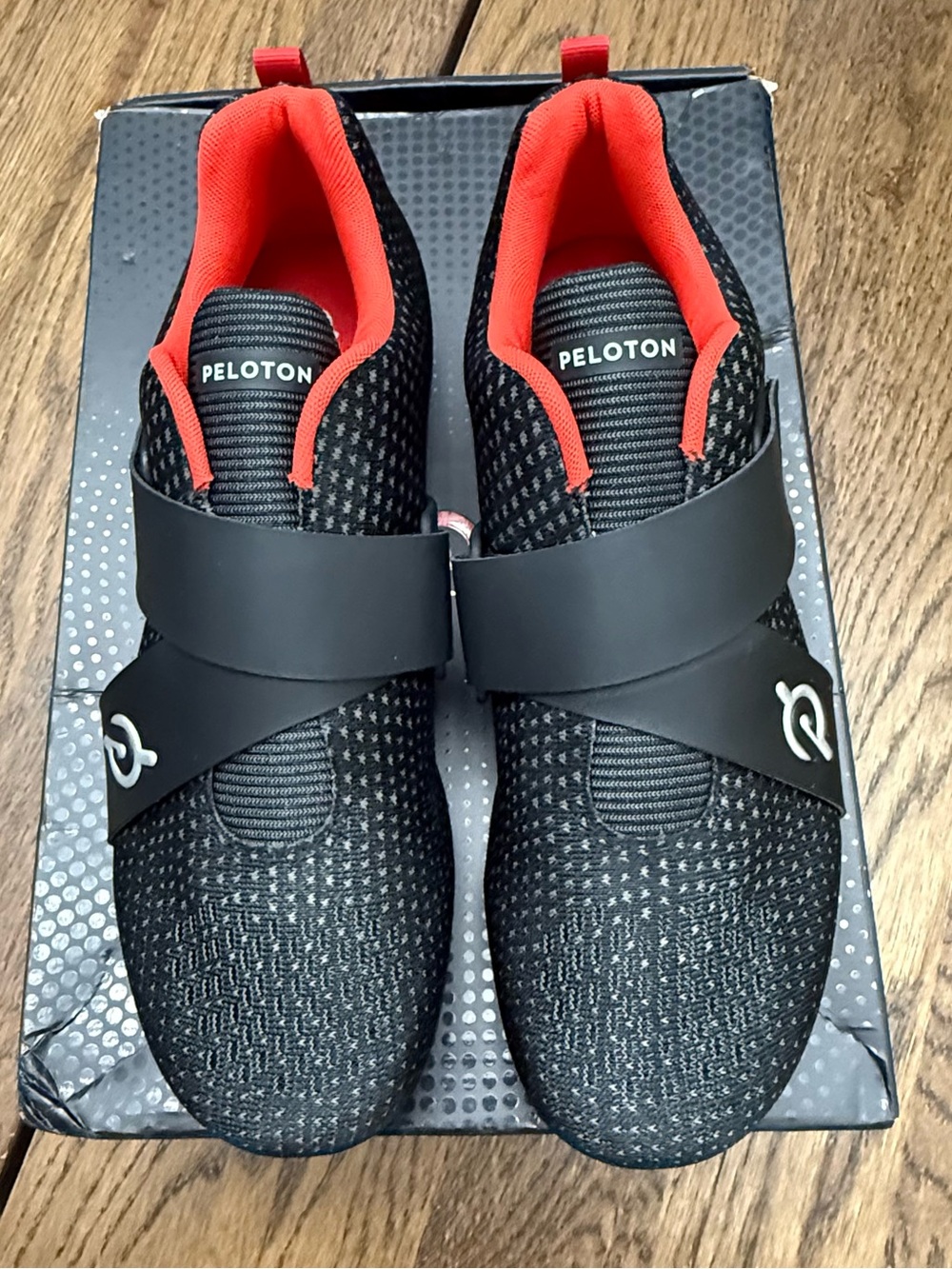Peleton Altos Unisex Cycling Shoes Mens 8.5 Womens 10 Black & Red